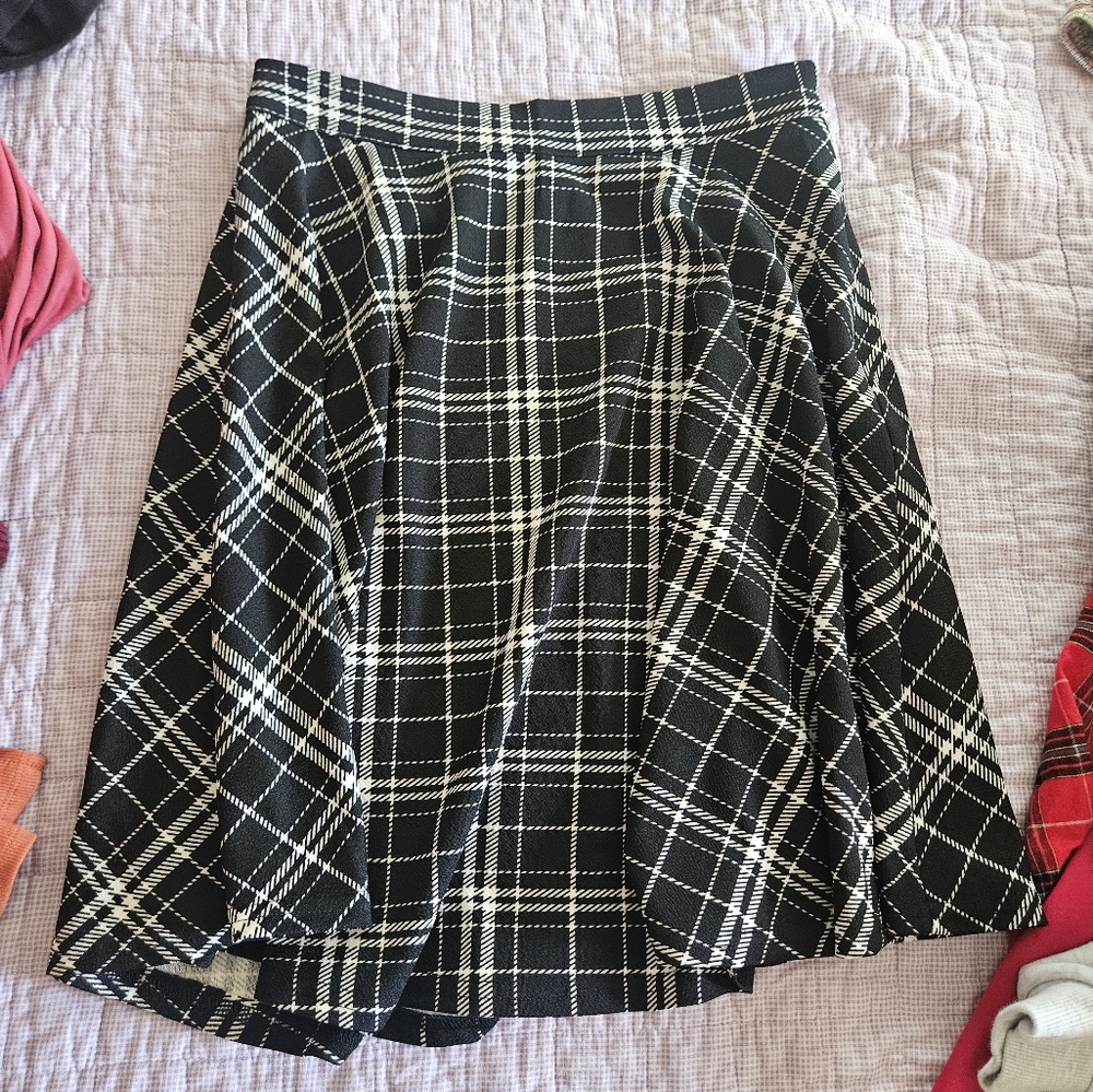 Womens medium plaid skirt